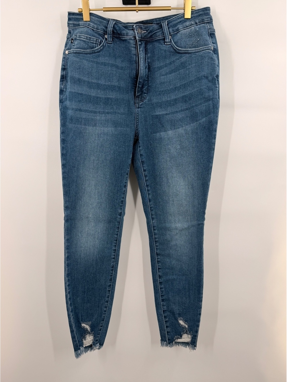 Judy Blue Women’s 13/31 Skinny Jeans Distressed Raw Hem Medium Wash